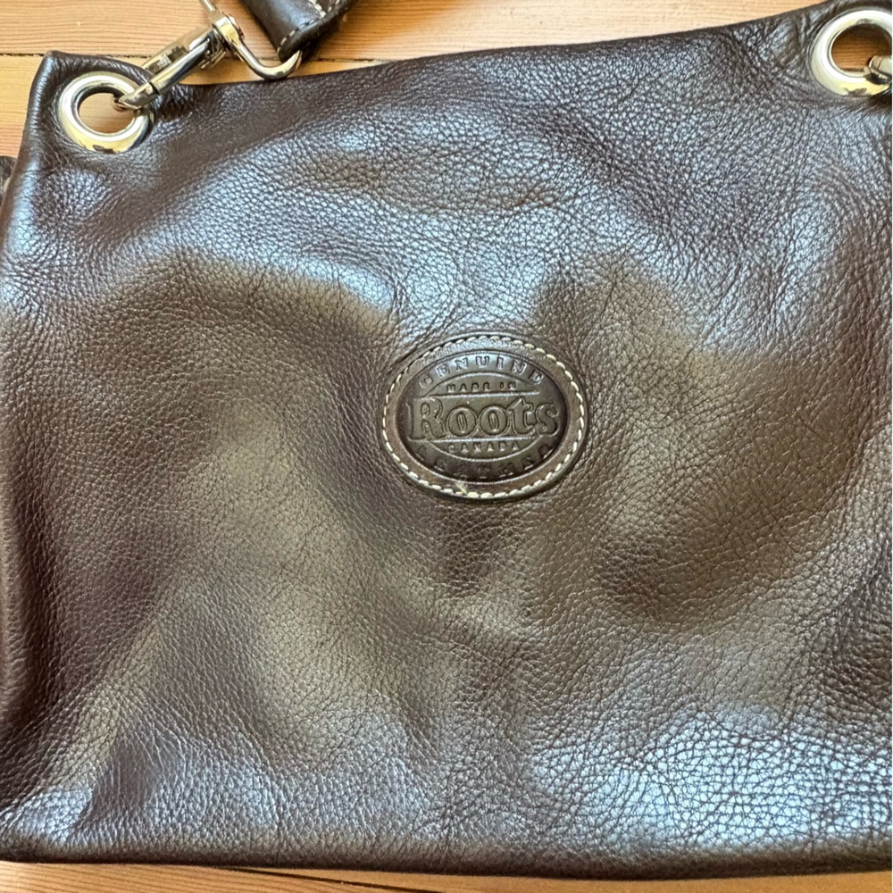 Roots Villager Brown Leather Crossbody Bag - Picture 2 of 6